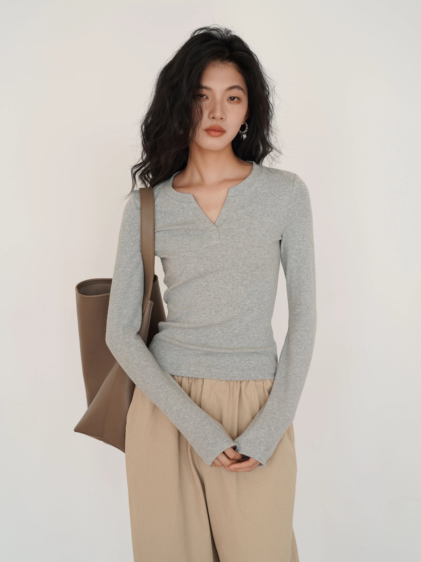 EM August floral gray v-neck knitted bottoming top for women 2024 spring new solid color inner long-sleeved T-shirt