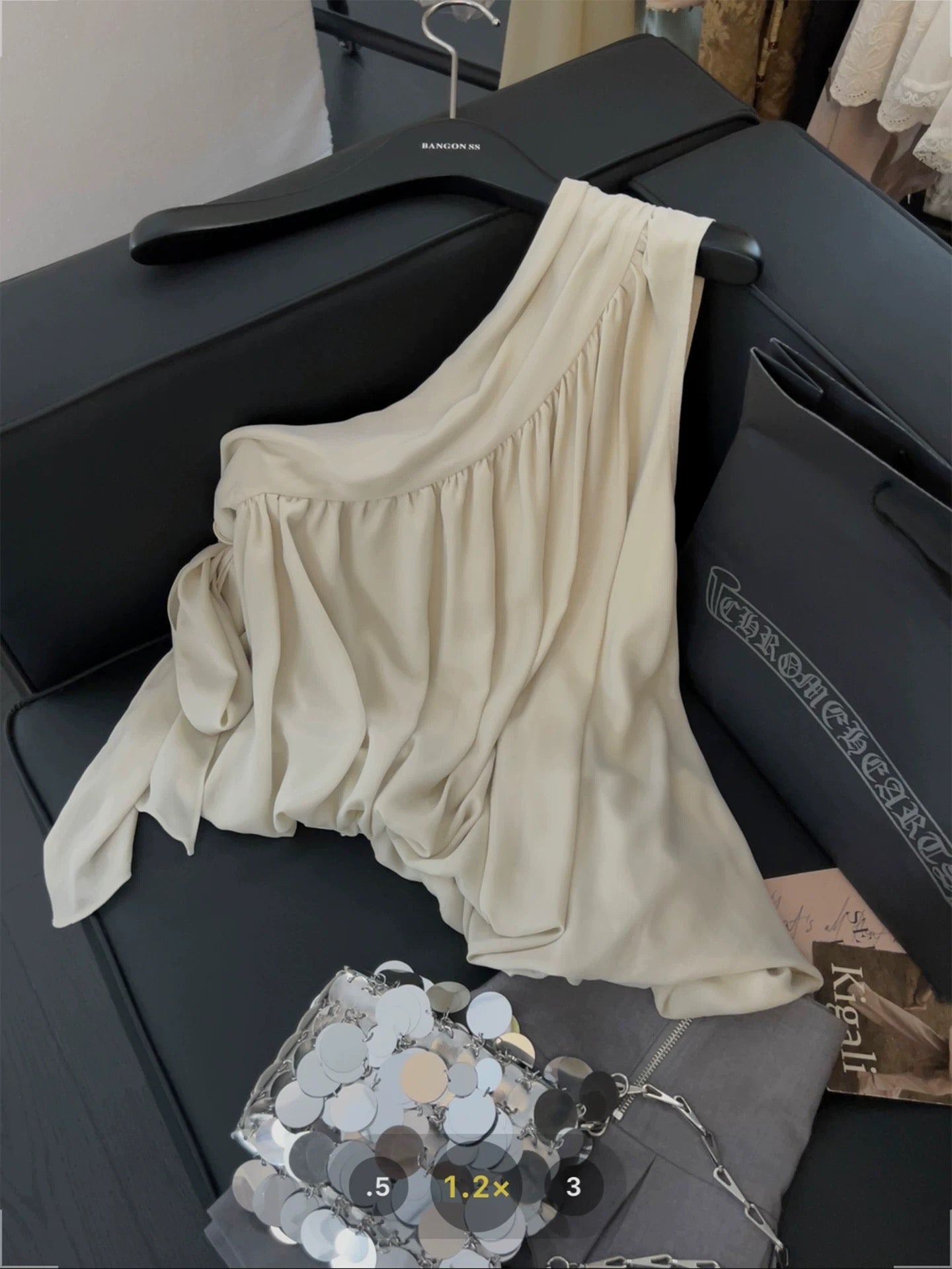 Irregular oblique shoulder tops for women French ribbon design 2025 summer new sweet and spicy style one-shoulder camisole vest