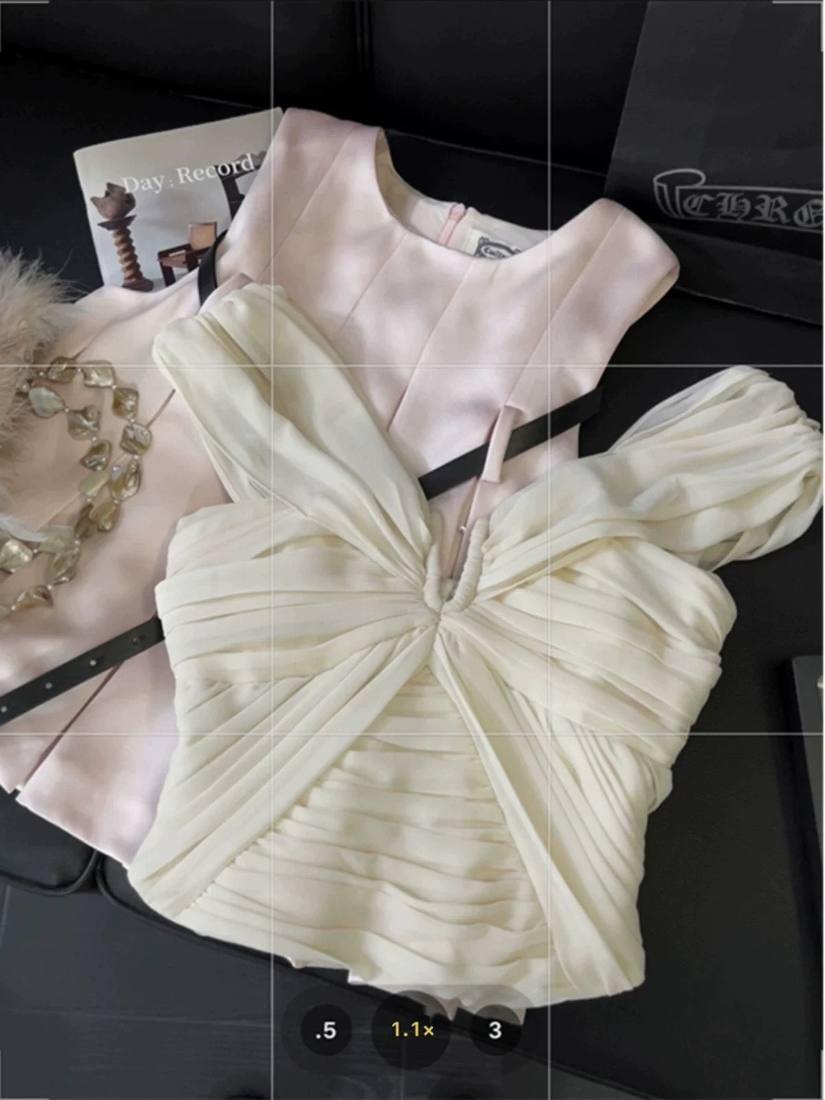 French style one-shoulder top for women with high-end temperament 2024 summer pleated v-neck design slim fit pure vest