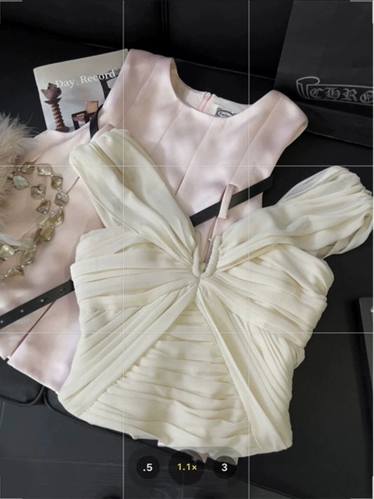 French style one-shoulder top for women with high-end temperament 2024 summer pleated v-neck design slim fit pure vest