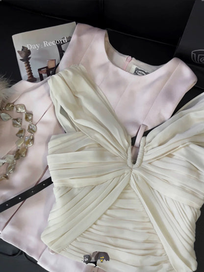 French style one-shoulder top for women with high-end temperament 2024 summer pleated v-neck design slim fit pure vest