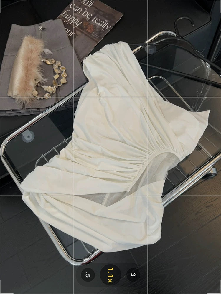 White one-shoulder oblique collar sleeveless top female pleated exposed waist hot girl style 2025 summer new sexy off-shoulder vest