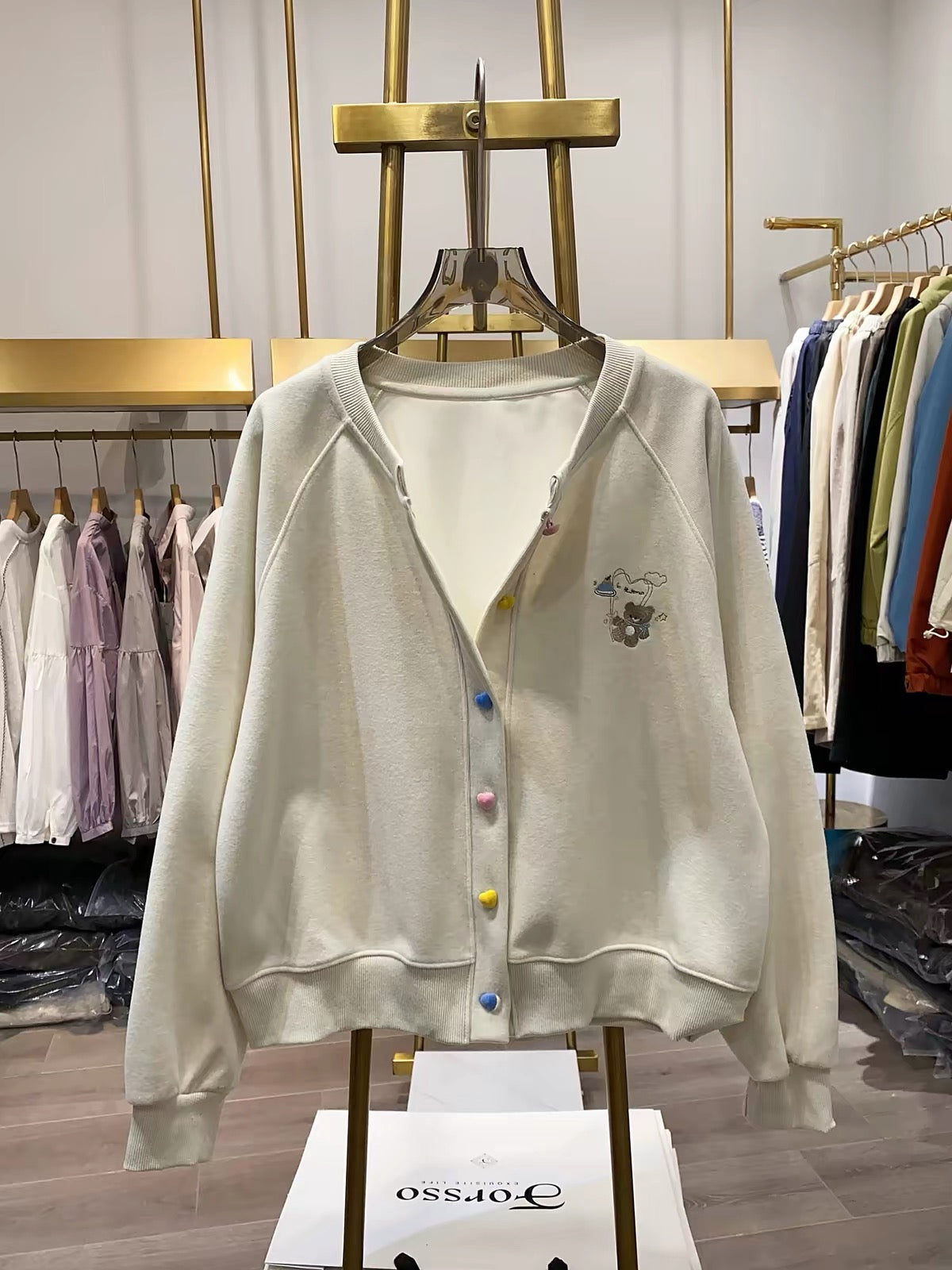[Real-life shot from Xiao Ai's shop] Korean-style, youthful, loose-fit "dopamine-style" button-up sweatshirt jacket featuring playful cartoon embroidery.