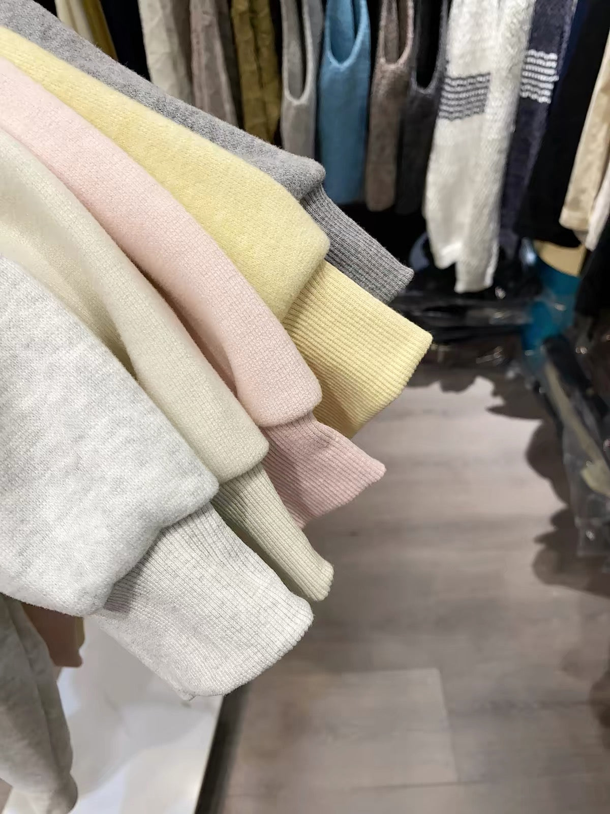[Real-life shot from Xiao Ai's shop] Korean-style, youthful, loose-fit "dopamine-style" button-up sweatshirt jacket featuring playful cartoon embroidery.