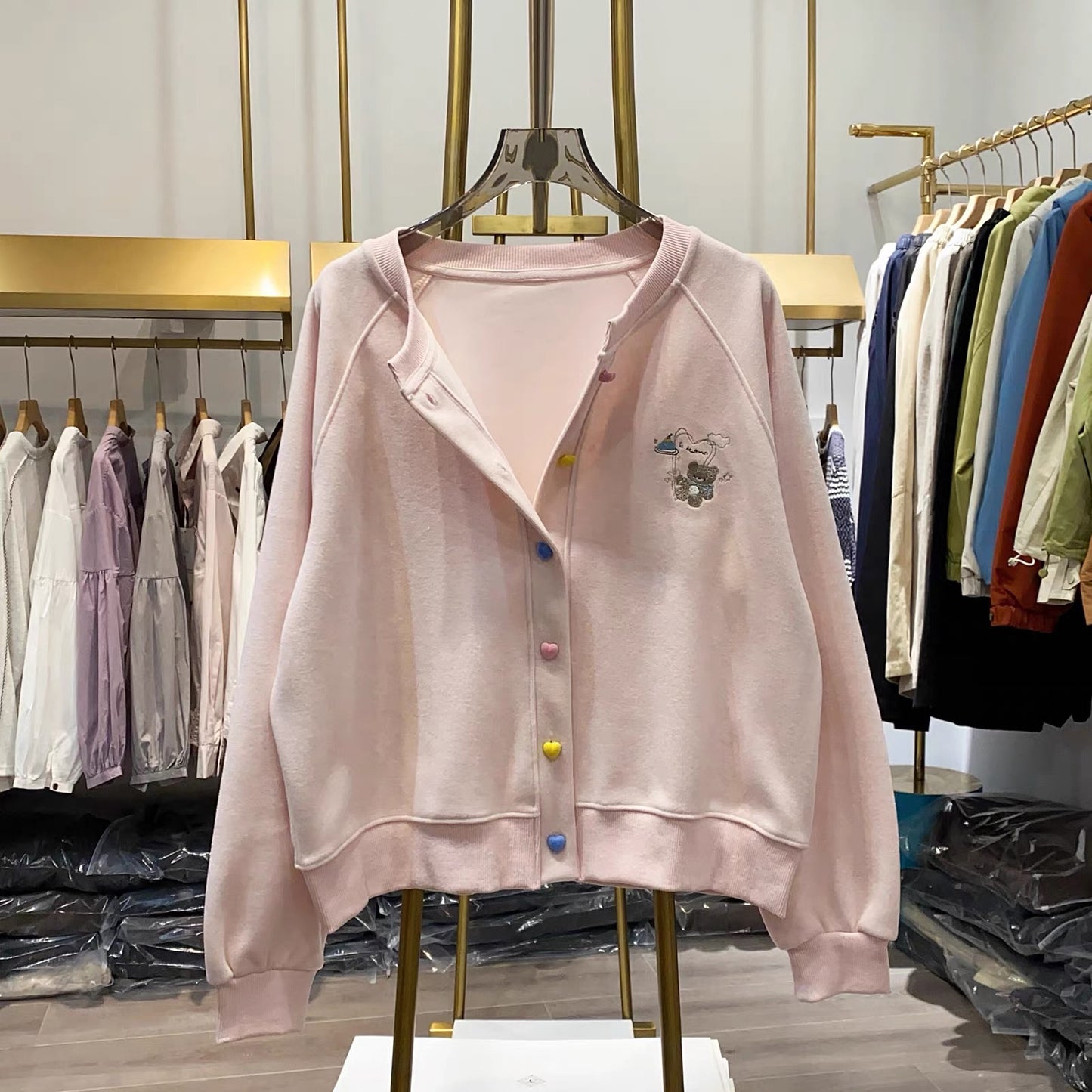 [Real-life shot from Xiao Ai's shop] Korean-style, youthful, loose-fit "dopamine-style" button-up sweatshirt jacket featuring playful cartoon embroidery.