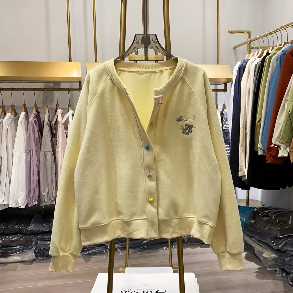 [Real-life shot from Xiao Ai's shop] Korean-style, youthful, loose-fit "dopamine-style" button-up sweatshirt jacket featuring playful cartoon embroidery.