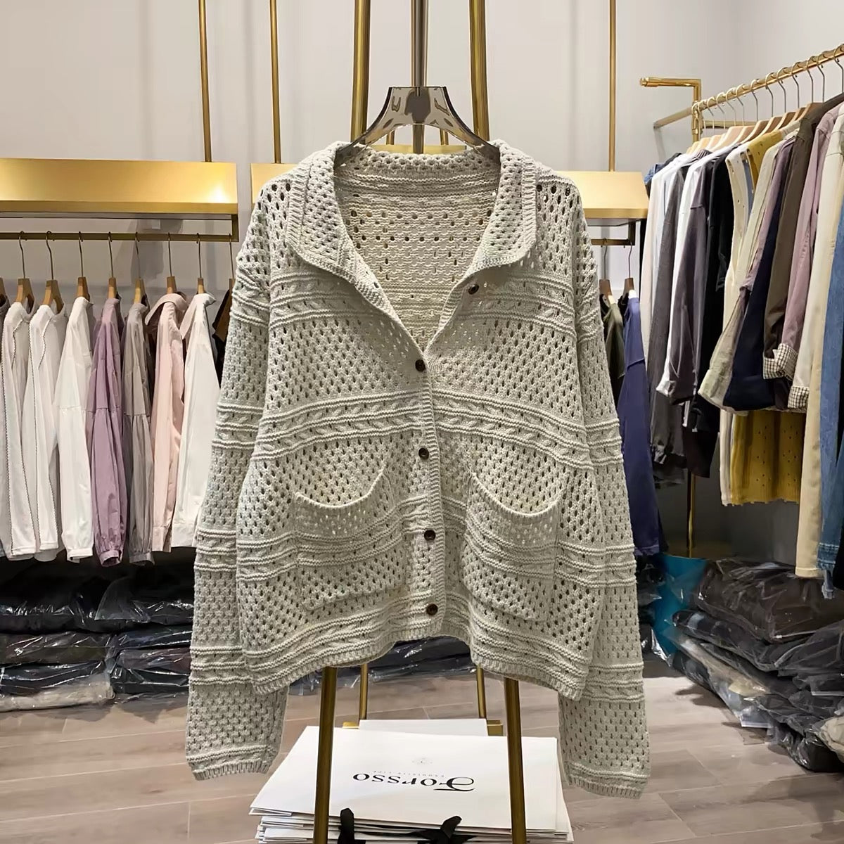 [Real-life photos from Xiao Ai's shop] Women's French-style collared openwork knit cardigan – loose-fitting, long-sleeved autumn top.