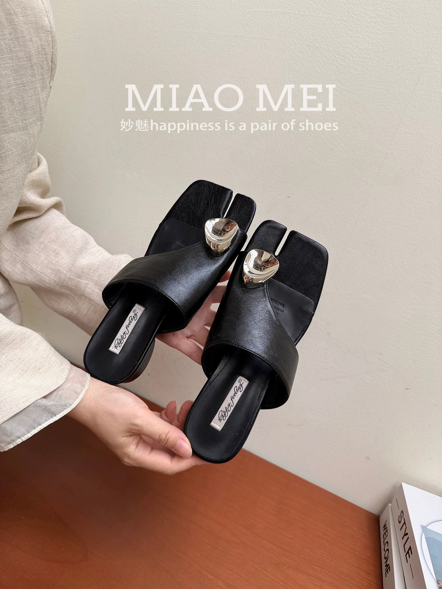 2026 Summer New Trendy Square Toe Flip-Flops Women's White Chunky Heel Slip-On Sandals