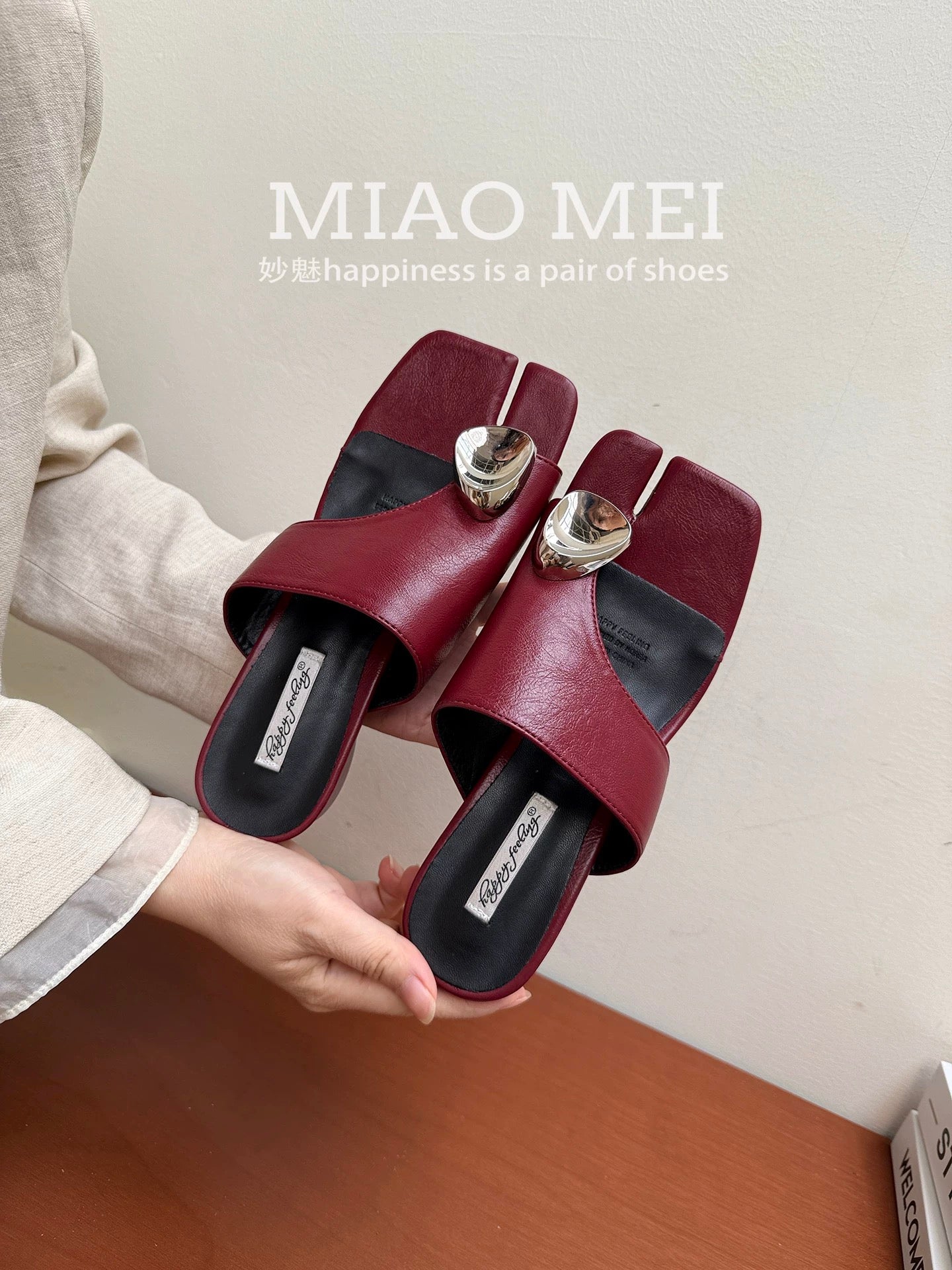 2026 Summer New Trendy Square Toe Flip-Flops Women's White Chunky Heel Slip-On Sandals
