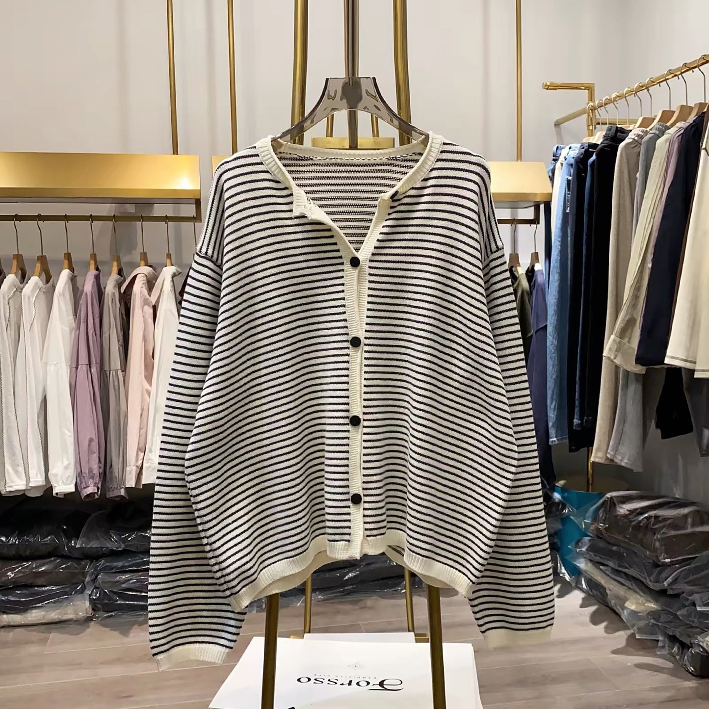 [Real-life photos from Xiao Ai's shop] Korean-style striped long-sleeve cardigan with rolled cuffs—a stylish and versatile knit top for autumn.