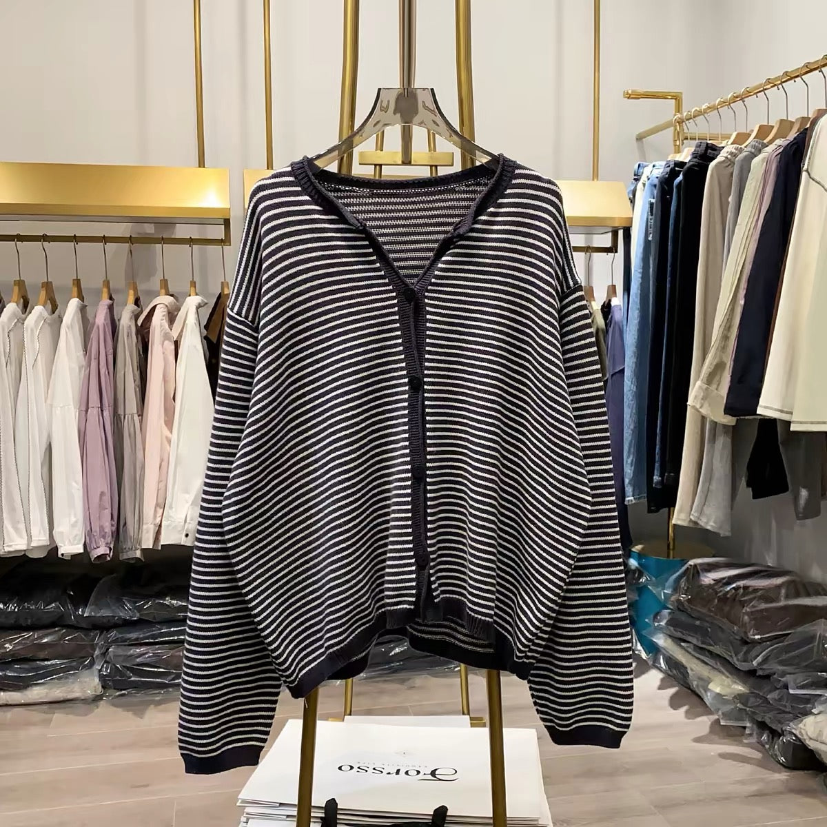 [Real-life photos from Xiao Ai's shop] Korean-style striped long-sleeve cardigan with rolled cuffs—a stylish and versatile knit top for autumn.