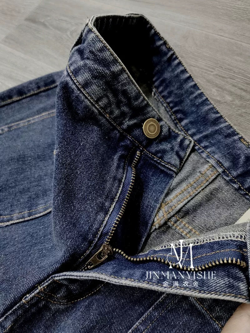 Washed and distressed French-style patch pocket design, mid-high waist, slimming, loose straight leg jeans, casual autumn trousers for women.