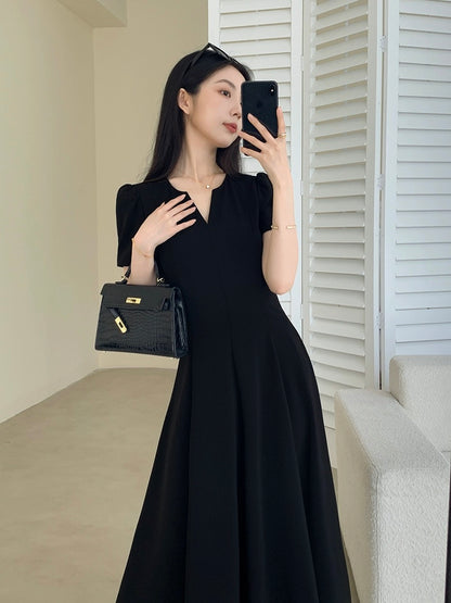 Guo Ge's black dress for women 2024 new summer style, beautiful waist slimming temperament Hepburn style commuter long skirt
