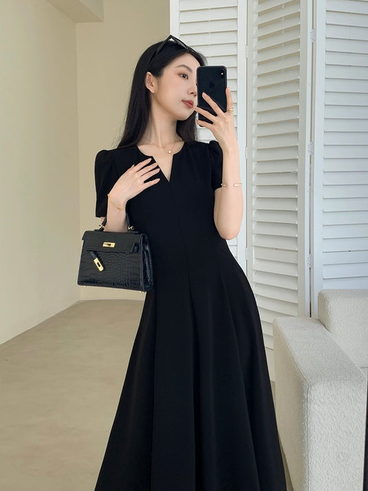 Guo Ge's black dress for women 2024 new summer style, beautiful waist slimming temperament Hepburn style commuter long skirt