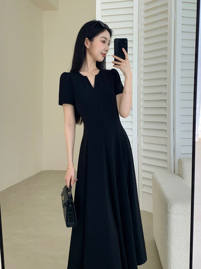 Guo Ge's black dress for women 2024 new summer style, beautiful waist slimming temperament Hepburn style commuter long skirt