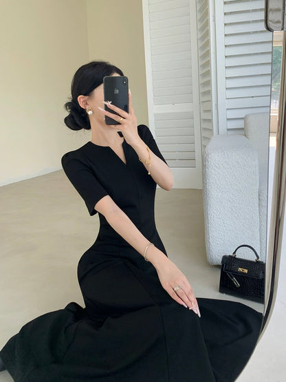 Guo Ge's black dress for women 2024 new summer style, beautiful waist slimming temperament Hepburn style commuter long skirt