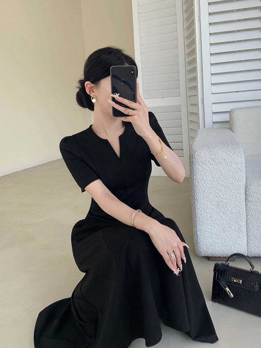 Guo Ge's black dress for women 2024 new summer style, beautiful waist slimming temperament Hepburn style commuter long skirt