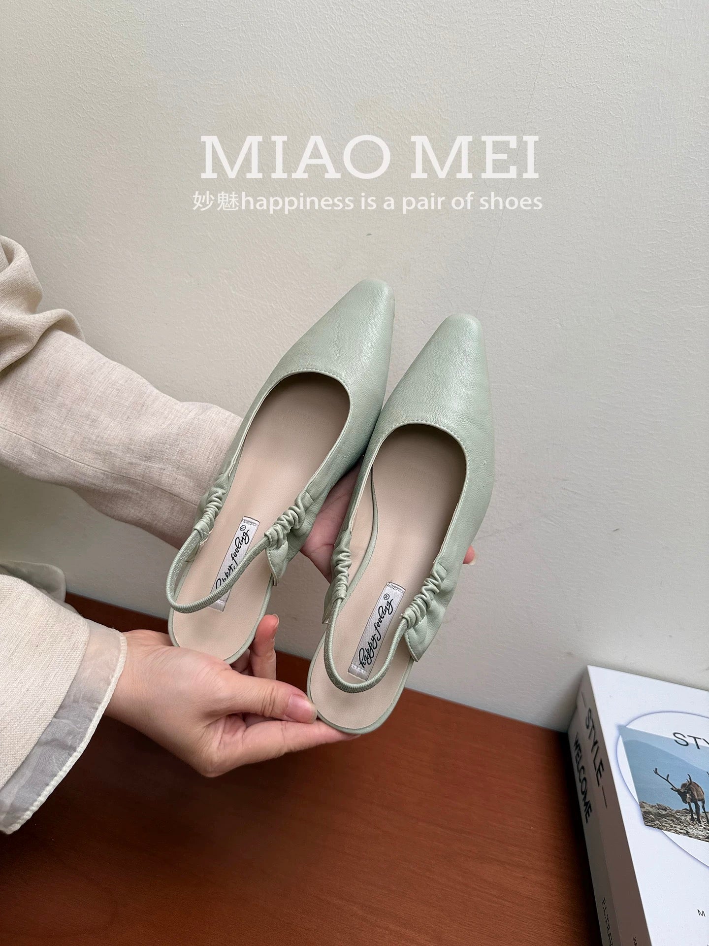 French kitten heel closed-toe sandals for women, perfect for summer 2026, polka dot, and paired with skirts. Stunning open-back pointed-toe shoes for women.