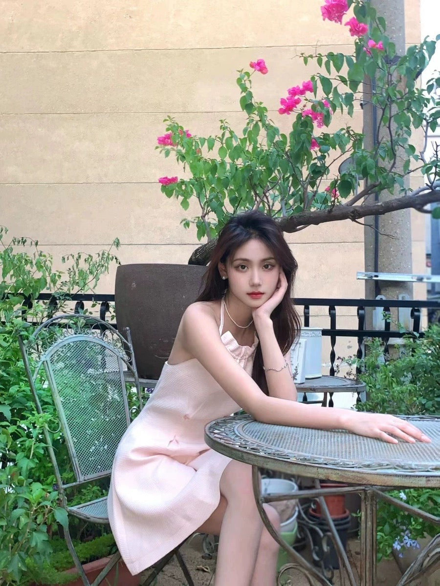 Xiaoxiang style celebrity high-end sleeveless halterneck pink dress for small women, whitening and slimming A-line skirt