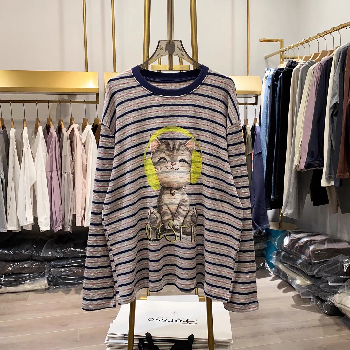 [Real-life shot from Xiao Ai's shop] American vintage-style loose-fit striped long-sleeve crew-neck T-shirt with a cute cat print.