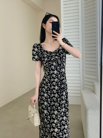 Guo Ge's black floral dress for women 2024 new summer French style waist slimming gentle style square neck long skirt