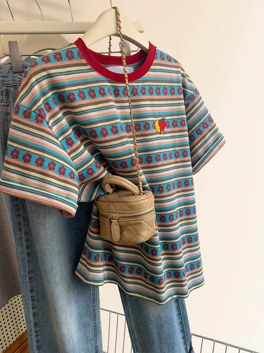 Contrast color striped straight shoulder short-sleeved T-shirt for women in summer and summer, a niche T-shirt with a loose half-sleeved dopamine top