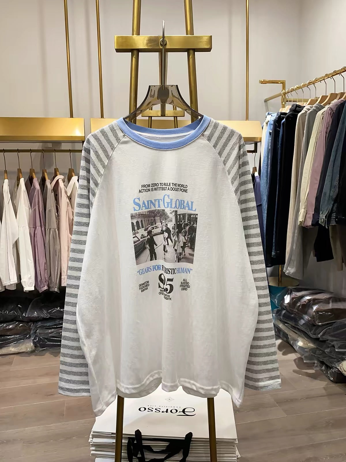 [Real-life shot from Xiao Ai's shop] Striped raglan-sleeve top – loose, relaxed fit (Autumn 2026 style)