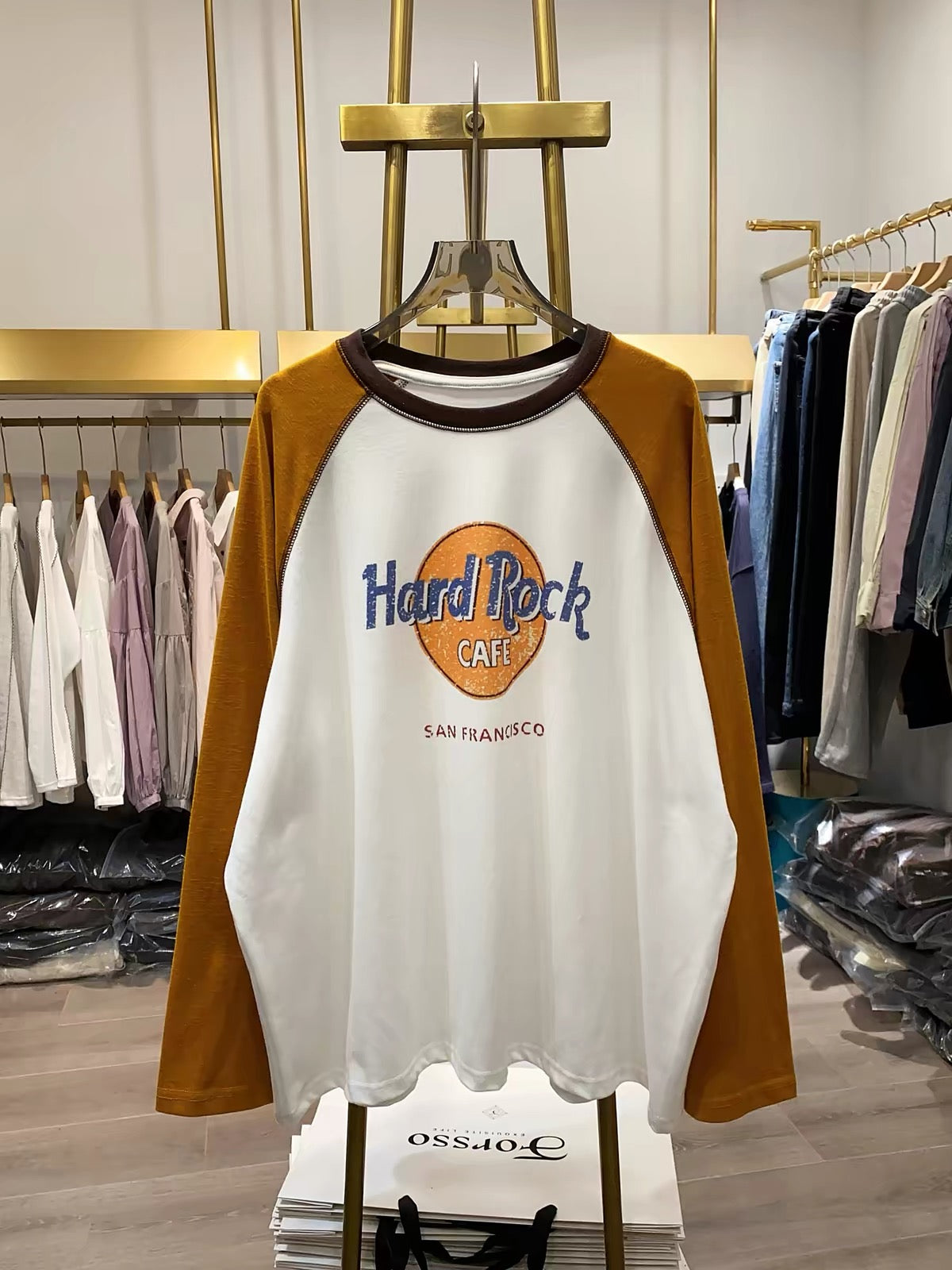 [Real-life shot from Xiao Ai's shop] American retro loose-fit casual long-sleeve top with raglan sleeves and color-blocking (New for Autumn 2026)