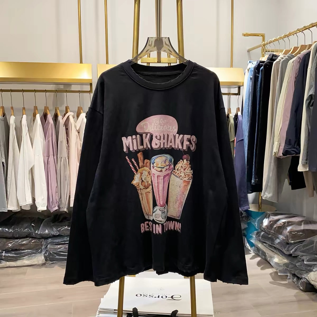 [Real-life photos from Xiao Ai's shop] American vintage-style loose, casual long-sleeve sweatshirt with a dessert graphic (Autumn 2026).