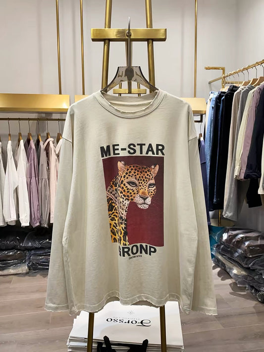 [Real-life shot from Xiao Ai's shop] Leopard-print and letter-graphic long-sleeve sweatshirt—a stylish, versatile, and slimming new arrival for Autumn 2026.