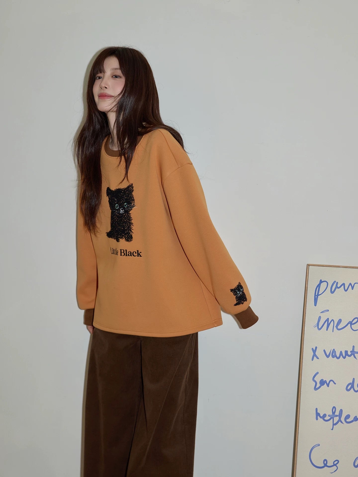 Chaochao's Orange Crew Neck Pullover Thick Embroidered Sweatshirt for Women, 2025 Winter High-End Loose and Lazy Long-Sleeved Top