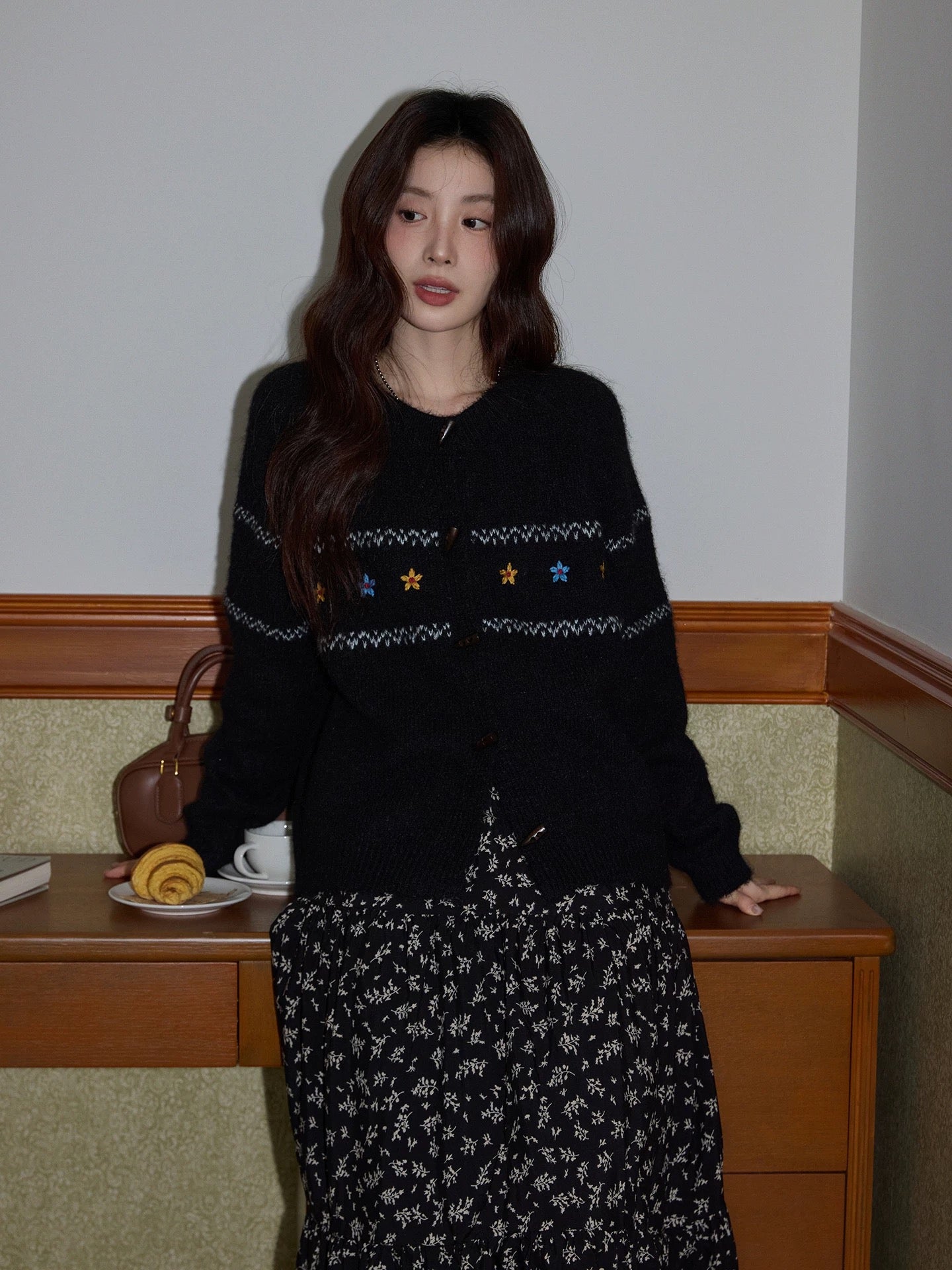 Chaochao's Black Crew Neck Sweater Cardigan for Women, 2025 Autumn/Winter, Lazy Loose Knit Cardigan, Long Sleeve Outerwear
