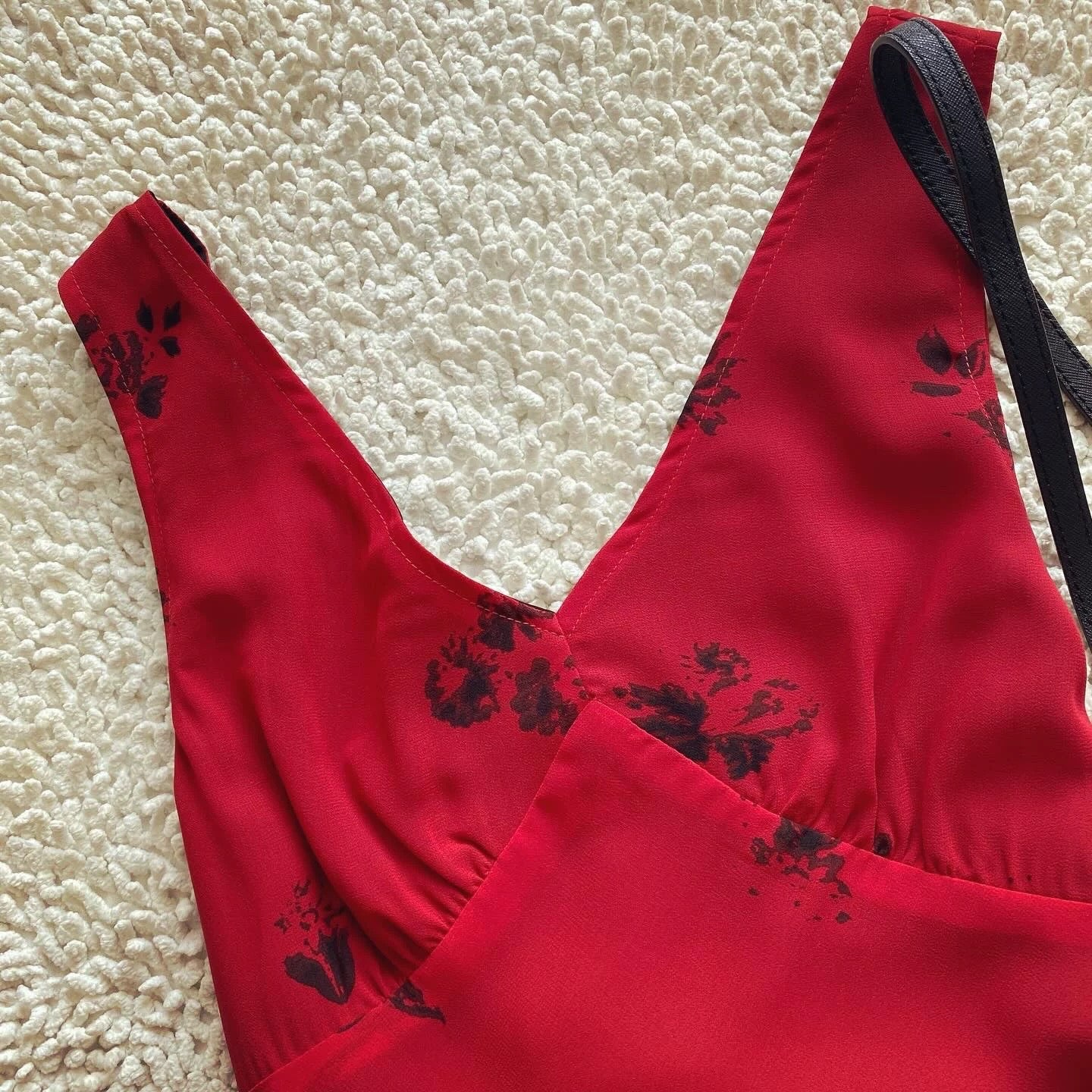 Red holiday long dress homemade super smooth V-neck waist goddess floral fishtail dress