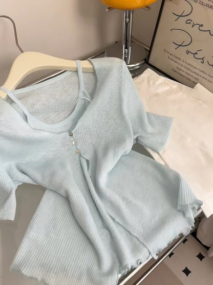 Women's knit short-sleeve top featuring a unique "faux-layered" design, lettuce-edge detailing, and a youthful, sweet, and gentle aesthetic with a classic round neck.