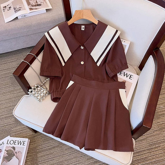 Plus size fashion suit for women in summer for fat mm, slim design, contrasting navy collar shirt, pleated shorts two-piece set