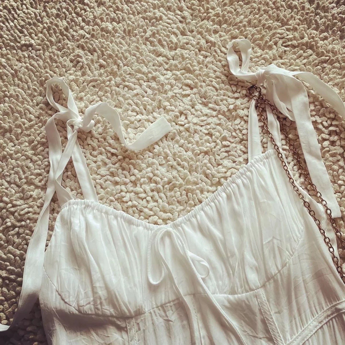 European and American style French retro white small fresh solid color waist suspender skirt for women on vacation