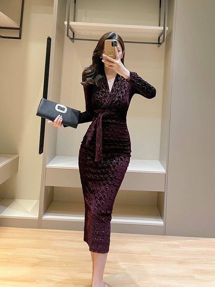 Mature Royal Sister Style Velvet Dress Winter New Red V-neck Waist Slim Fit Belly Covering Buttocks Bottoming Skirt for Women