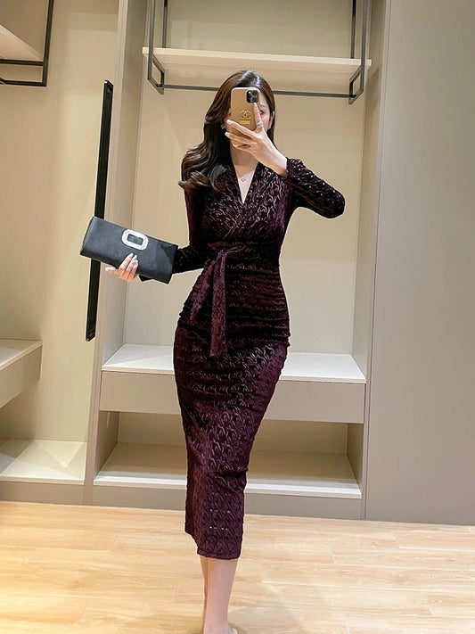 Mature Royal Sister Style Velvet Dress Winter New Red V-neck Waist Slim Fit Belly Covering Buttocks Bottoming Skirt for Women