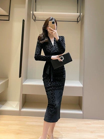 Mature Royal Sister Style Velvet Dress Winter New Red V-neck Waist Slim Fit Belly Covering Buttocks Bottoming Skirt for Women