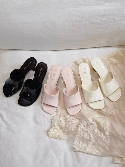 French-style open-toe slide sandals for women (2026 new summer collection): a trendy, versatile, and minimalist white style featuring slim heels—perfect for wearing out.