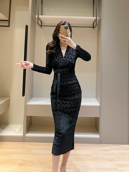 Mature Royal Sister Style Velvet Dress Winter New Red V-neck Waist Slim Fit Belly Covering Buttocks Bottoming Skirt for Women