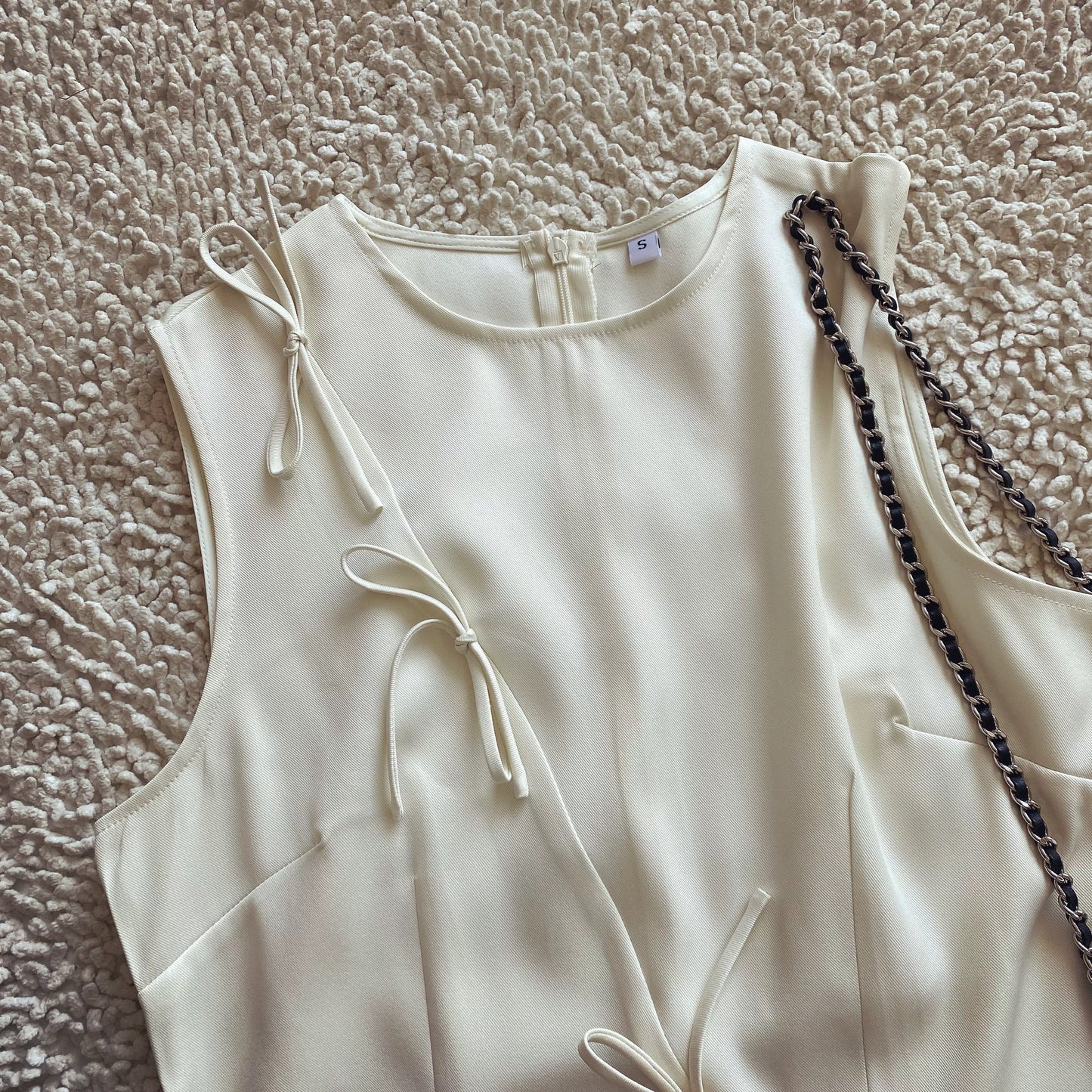 European and American style all-match off-white bow tie decorated sleeveless round neck vest dress