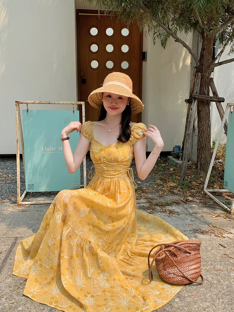 Wang Hanyan's French retro yellow ramie embroidered waist-cinching drawstring short-sleeved vacation-style dress for women.