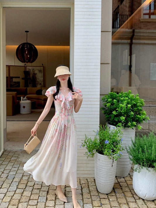 Wang Hanyan's French retro-style, gentle, waist-cinching, slimming, floral print, mid-length, romantic, and ethereal short-sleeved dress for women, perfect for summer.