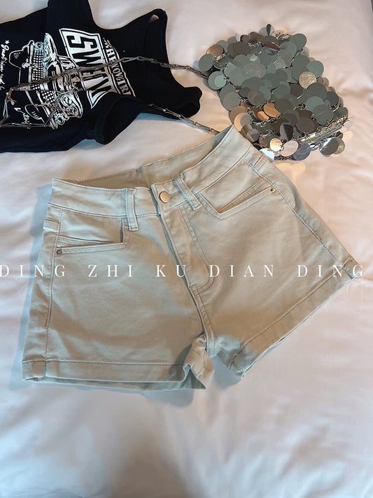 Women's American-style denim shorts, new summer 2025 style, retro and sexy, versatile hot pants in niche colors.