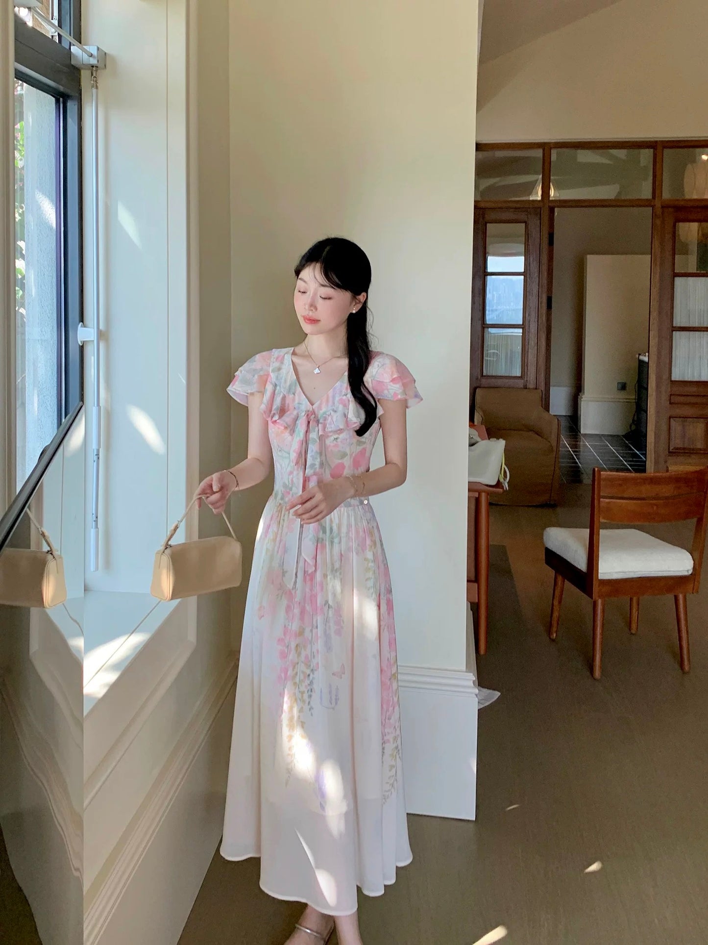 Wang Hanyan's French retro-style, gentle, waist-cinching, slimming, floral print, mid-length, romantic, and ethereal short-sleeved dress for women, perfect for summer.