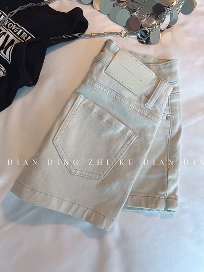 Women's American-style denim shorts, new summer 2025 style, retro and sexy, versatile hot pants in niche colors.