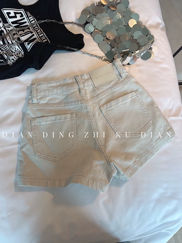 Women's American-style denim shorts, new summer 2025 style, retro and sexy, versatile hot pants in niche colors.