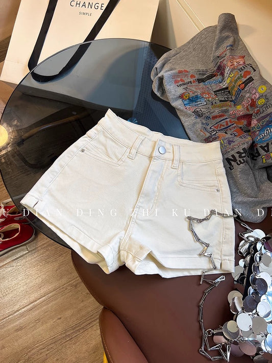 High-quality denim shorts for women, new summer style, casual and elegant, hip-hugging, slimming, versatile, Korean style, makes legs look longer.