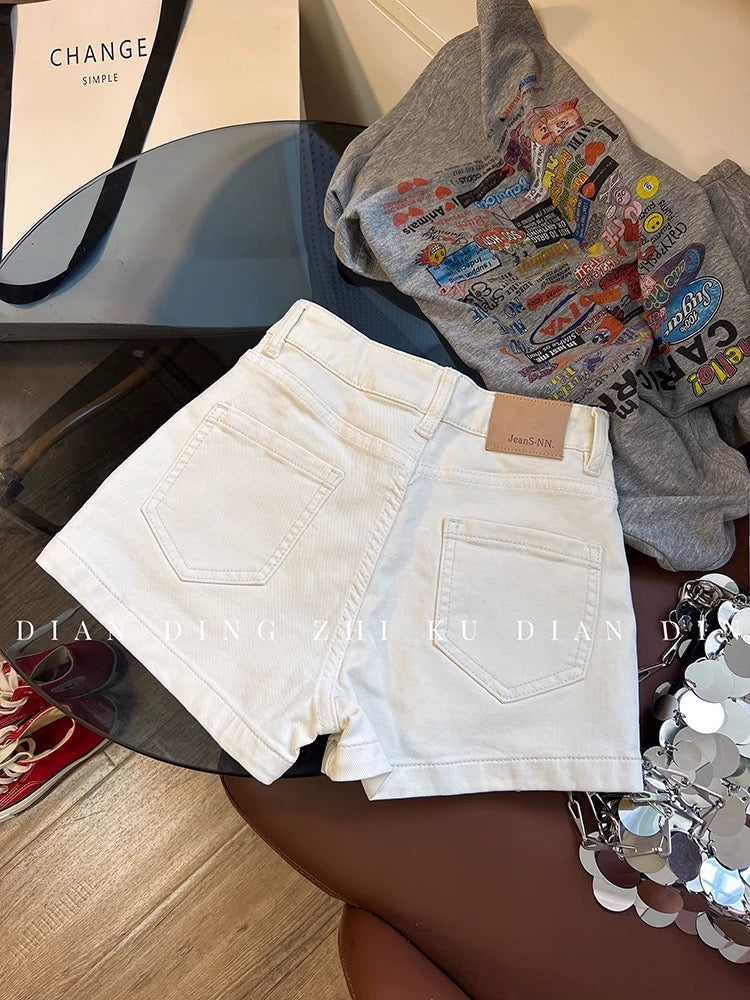 High-quality denim shorts for women, new summer style, casual and elegant, hip-hugging, slimming, versatile, Korean style, makes legs look longer.